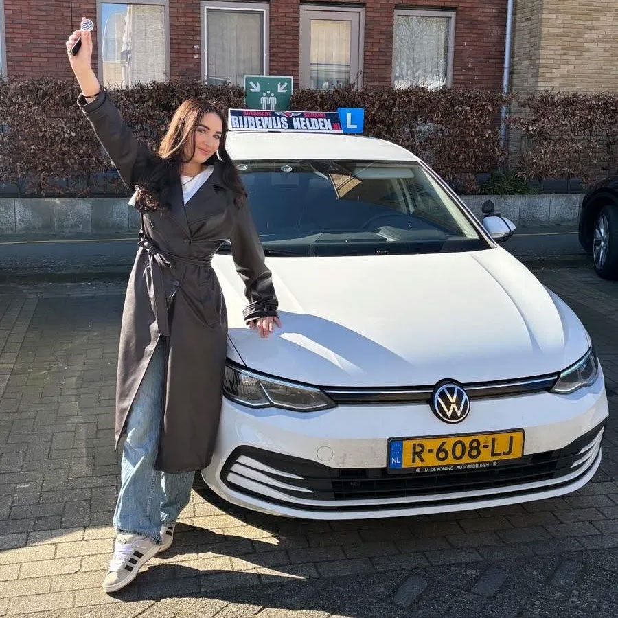 Geslaagd bij beste rijschool Dordrecht, de rijschool specialist met transaparante communicatie.
