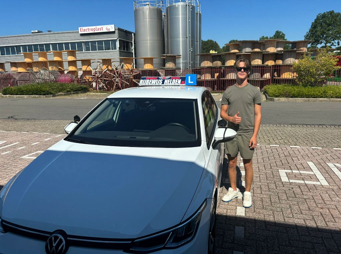 English Driving lesson at Rijbewijs Helden
